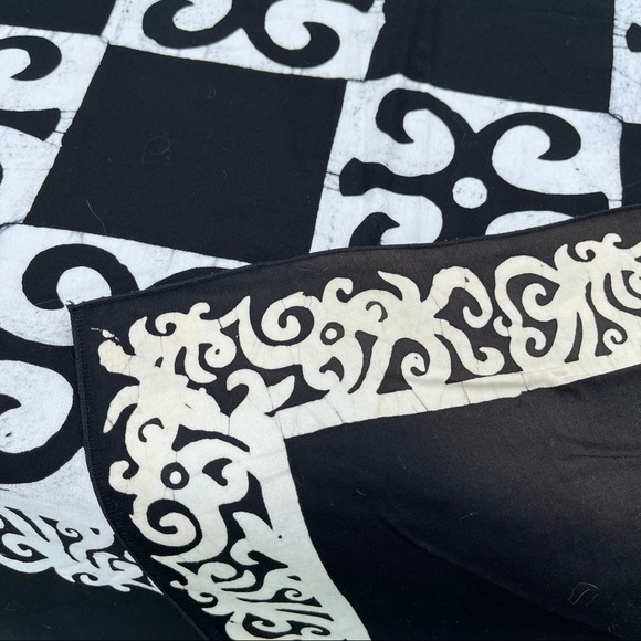 Malaysian Batik Tablecloth Tapestry Rectangle and Set Of 6 Cloth Napkins Set - Picture 12 of 16